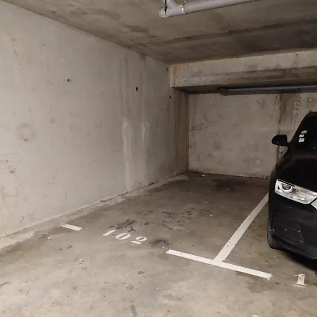 Essential Near Stadium Air Conditioning Et Private Parking 公寓