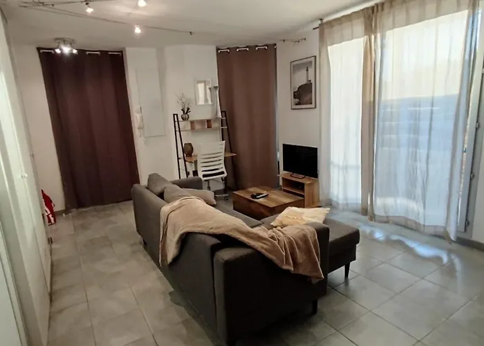 Essential Near Stadium Air Conditioning Et Private Parking Appartement